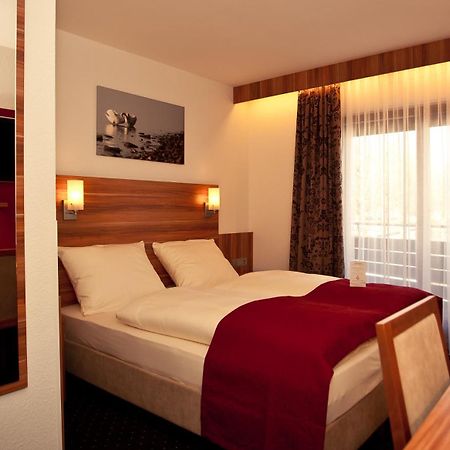 Hotel Knaus Am Hafen ウールディンゲン・ミュールホーフェン エクステリア 写真