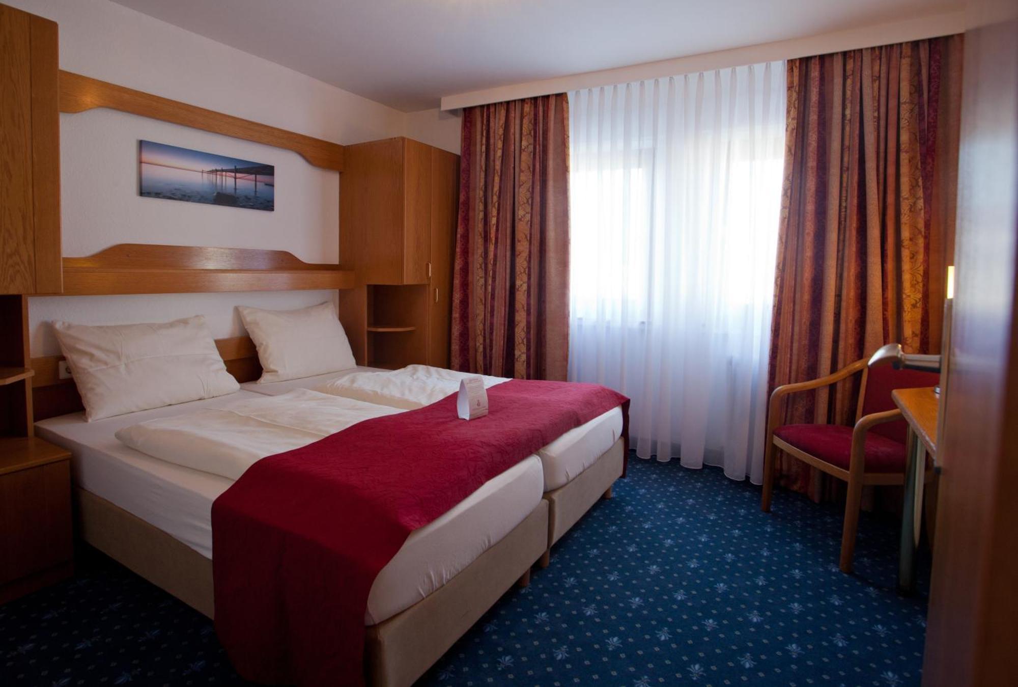 Hotel Knaus Am Hafen ウールディンゲン・ミュールホーフェン 部屋 写真