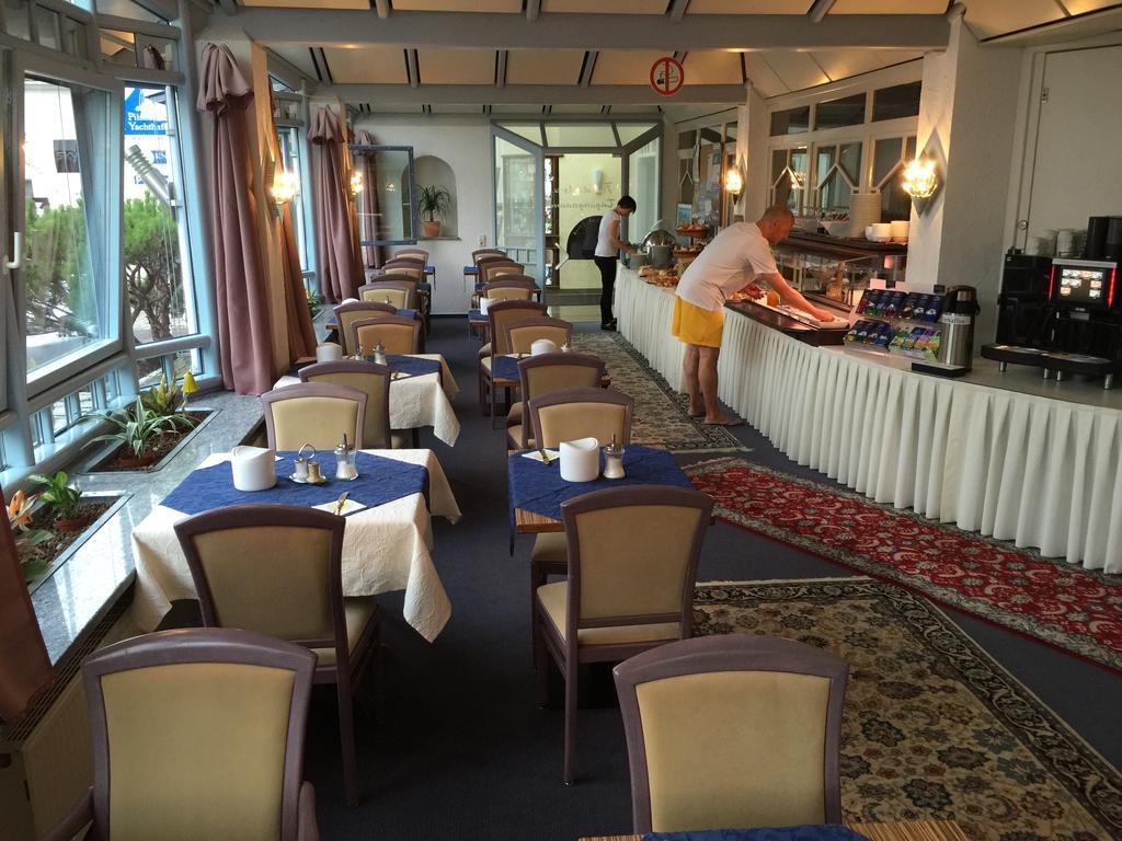 Hotel Knaus Am Hafen ウールディンゲン・ミュールホーフェン エクステリア 写真