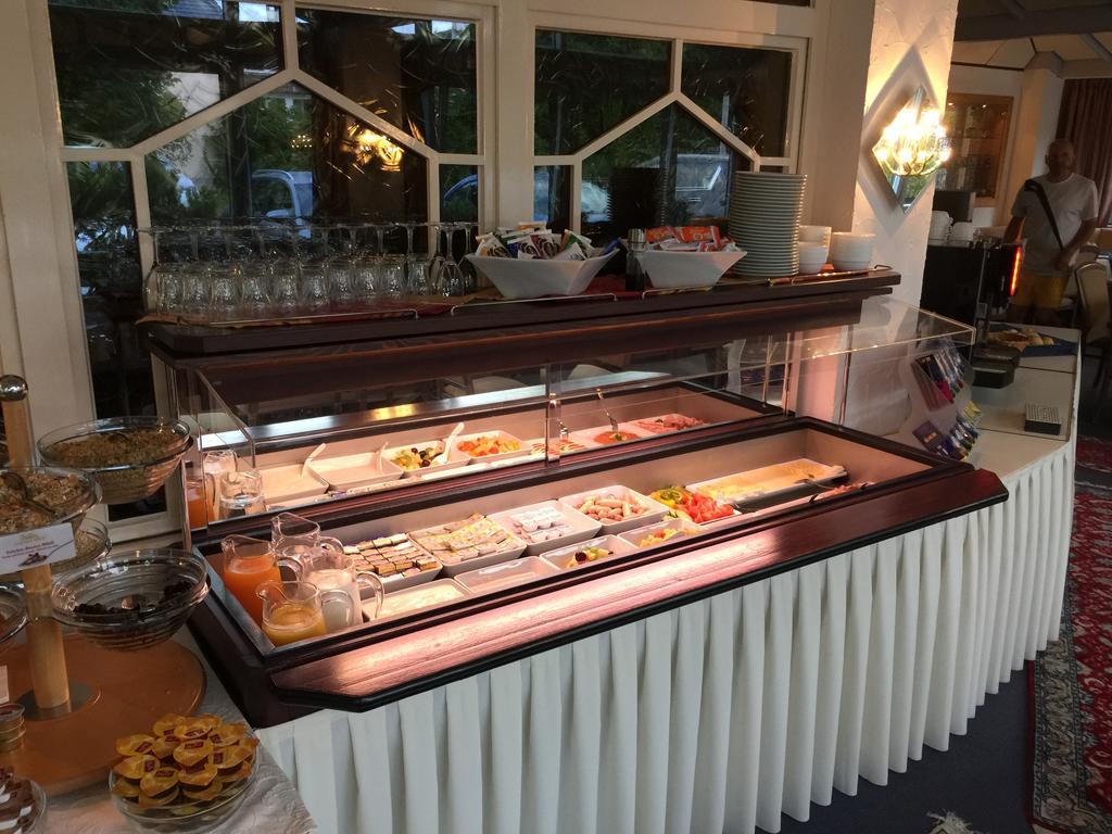Hotel Knaus Am Hafen ウールディンゲン・ミュールホーフェン エクステリア 写真