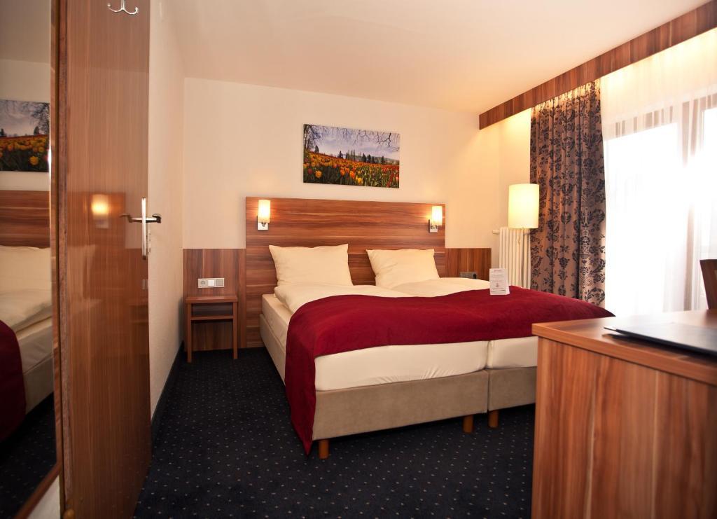 Hotel Knaus Am Hafen ウールディンゲン・ミュールホーフェン 部屋 写真
