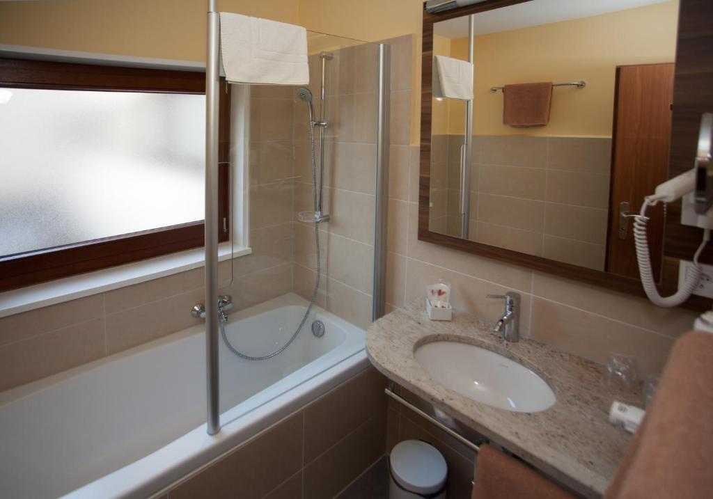 Hotel Knaus Am Hafen ウールディンゲン・ミュールホーフェン 部屋 写真