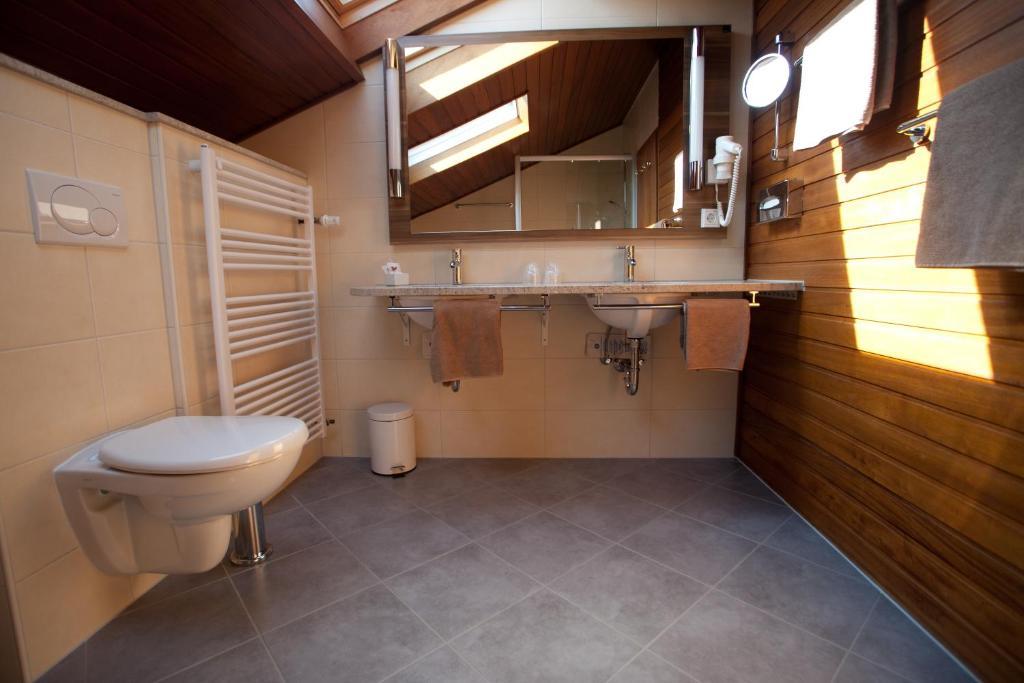Hotel Knaus Am Hafen ウールディンゲン・ミュールホーフェン 部屋 写真