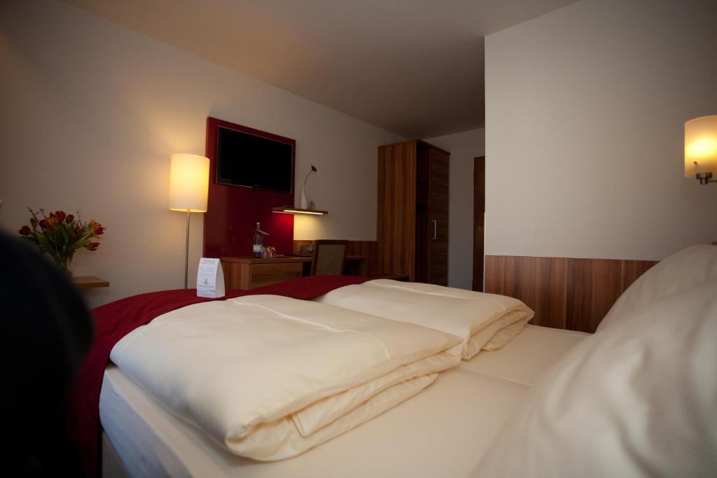 Hotel Knaus Am Hafen ウールディンゲン・ミュールホーフェン エクステリア 写真
