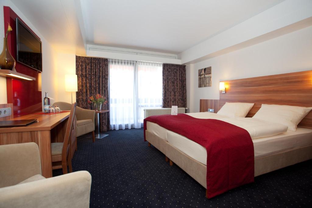 Hotel Knaus Am Hafen ウールディンゲン・ミュールホーフェン エクステリア 写真