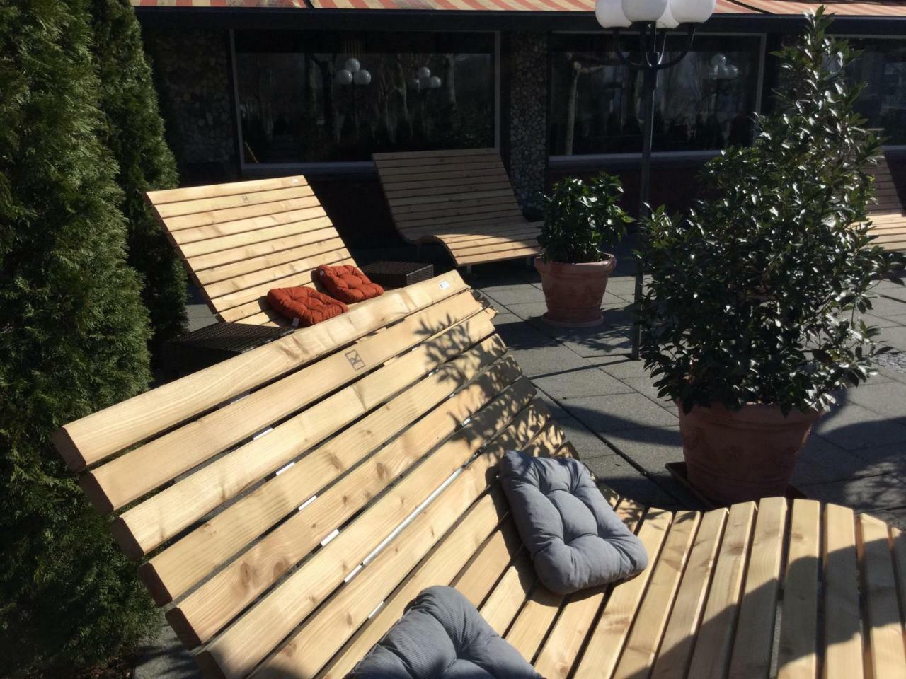 Hotel Knaus Am Hafen ウールディンゲン・ミュールホーフェン エクステリア 写真