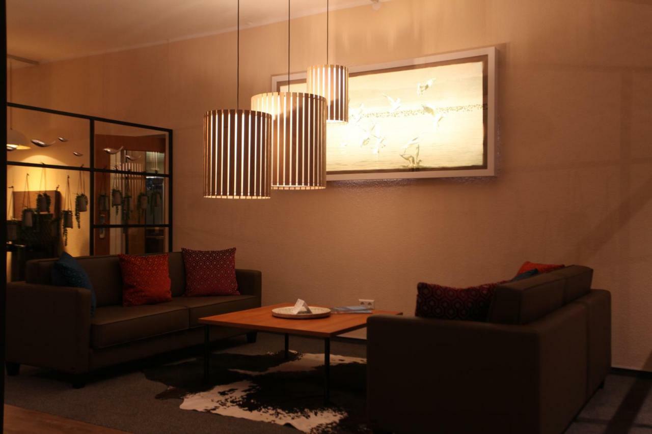 Hotel Knaus Am Hafen ウールディンゲン・ミュールホーフェン エクステリア 写真