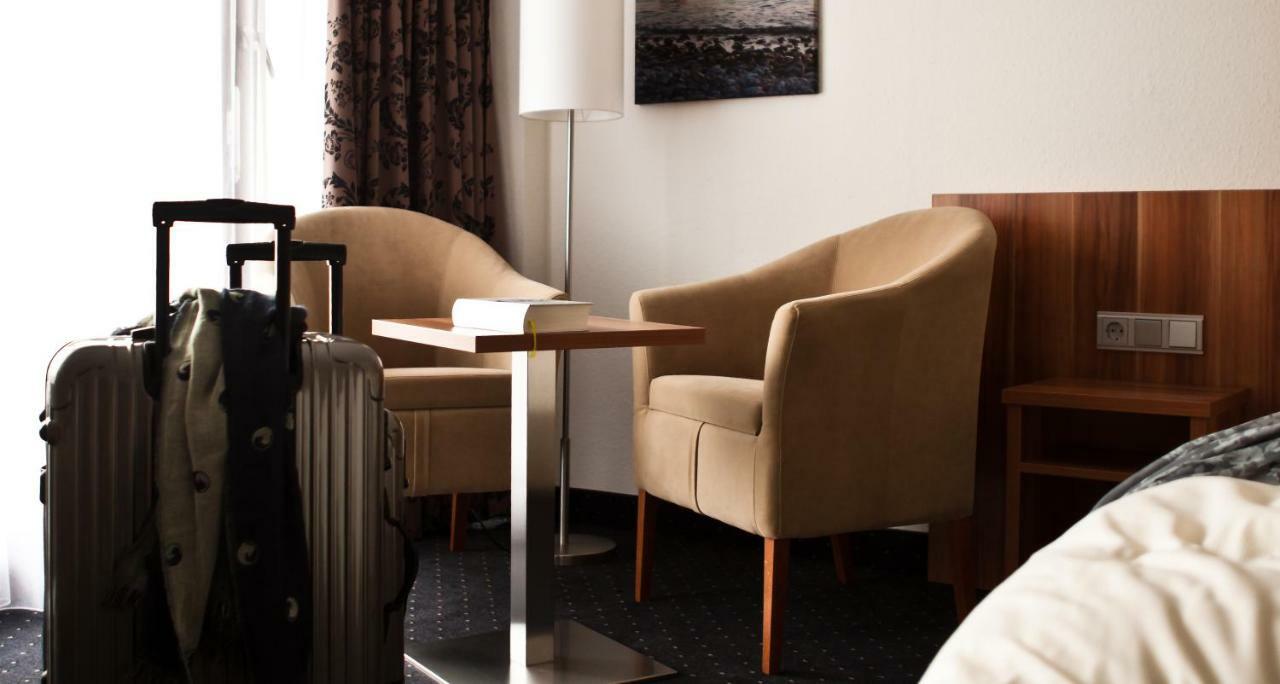 Hotel Knaus Am Hafen ウールディンゲン・ミュールホーフェン エクステリア 写真